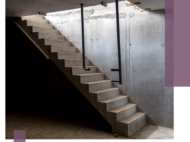 Изготовление и монтаж лестниц в подвале в Холмске