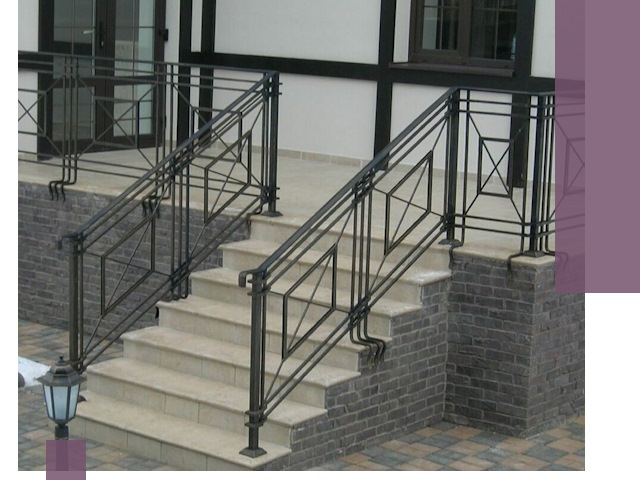 Перила для крыльца в Холмске — монтаж, изготовление и установка