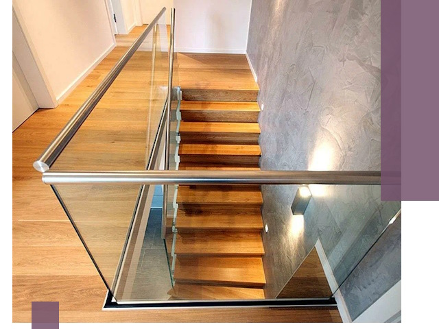 Перила для лестницы в доме — изготовление и монтаж в Холмске