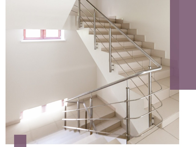 Установка и замена перил в подъезде в Холмске