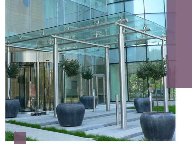 Навесы из стекла на заказ в Холмске — монтаж и установка