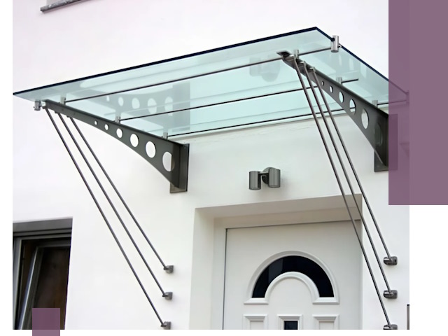 Козырьки над входом под ключ в Холмске — изготовление и монтаж