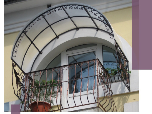 Козырьки над балконом в Холмске — изготовление и монтаж