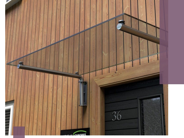 Стеклянные козырьки на входы и фасады в Холмске