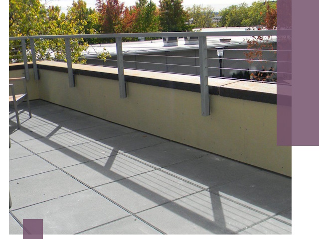 Металлические парапеты под ключ в Холмске: монтаж и изготовление